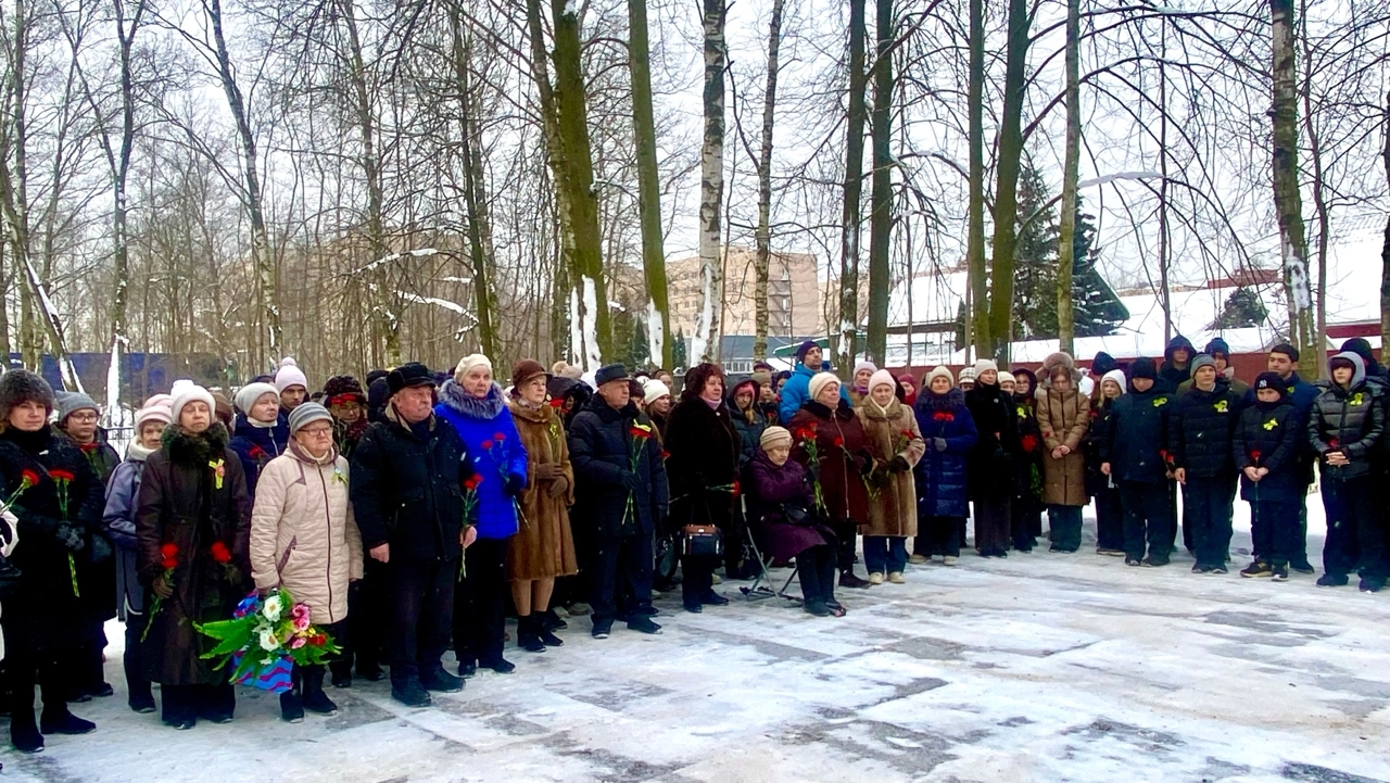 Торжественно - траурная церемония возложения цветов, посвящённая 82 годовщине освобождения Ленинграда.